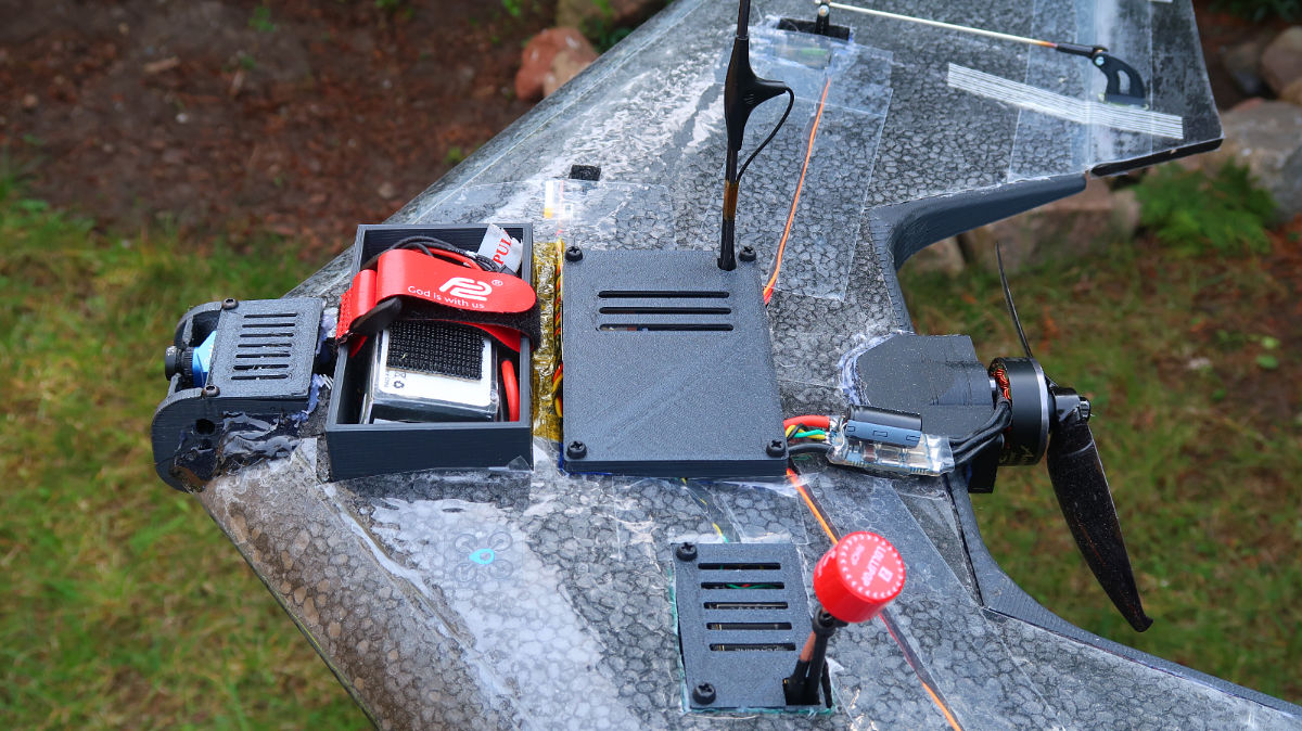 Compact Flying Wing Black 90