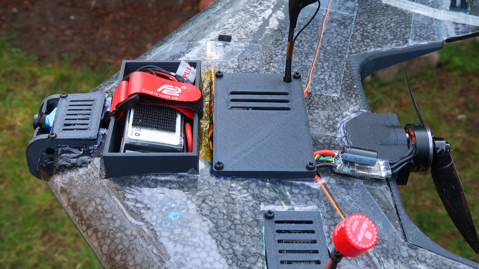 Compact Flying Wing Black 90